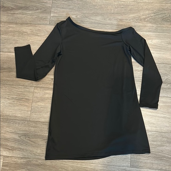 Dresses & Skirts - NWOT Elegant Black Off-Shoulder Dress